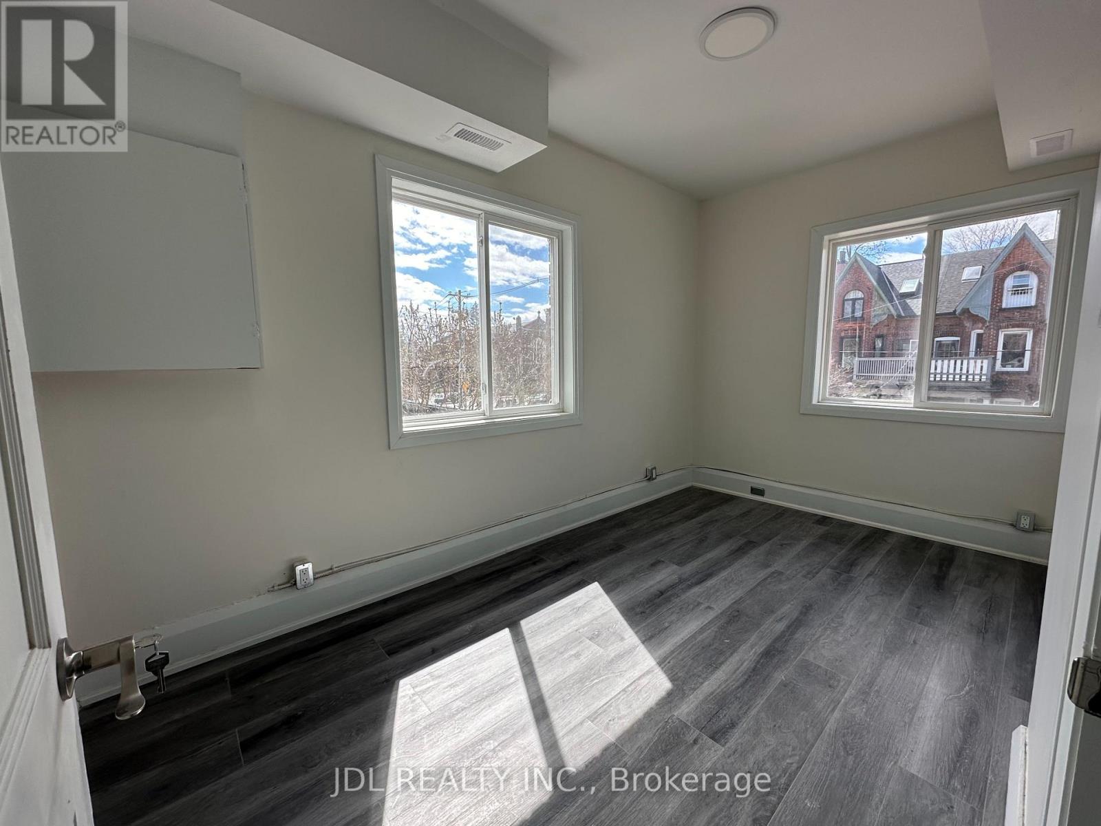 MLS® listing #30023206 for sale located at 5 - 5 SORAUREN AVENUE