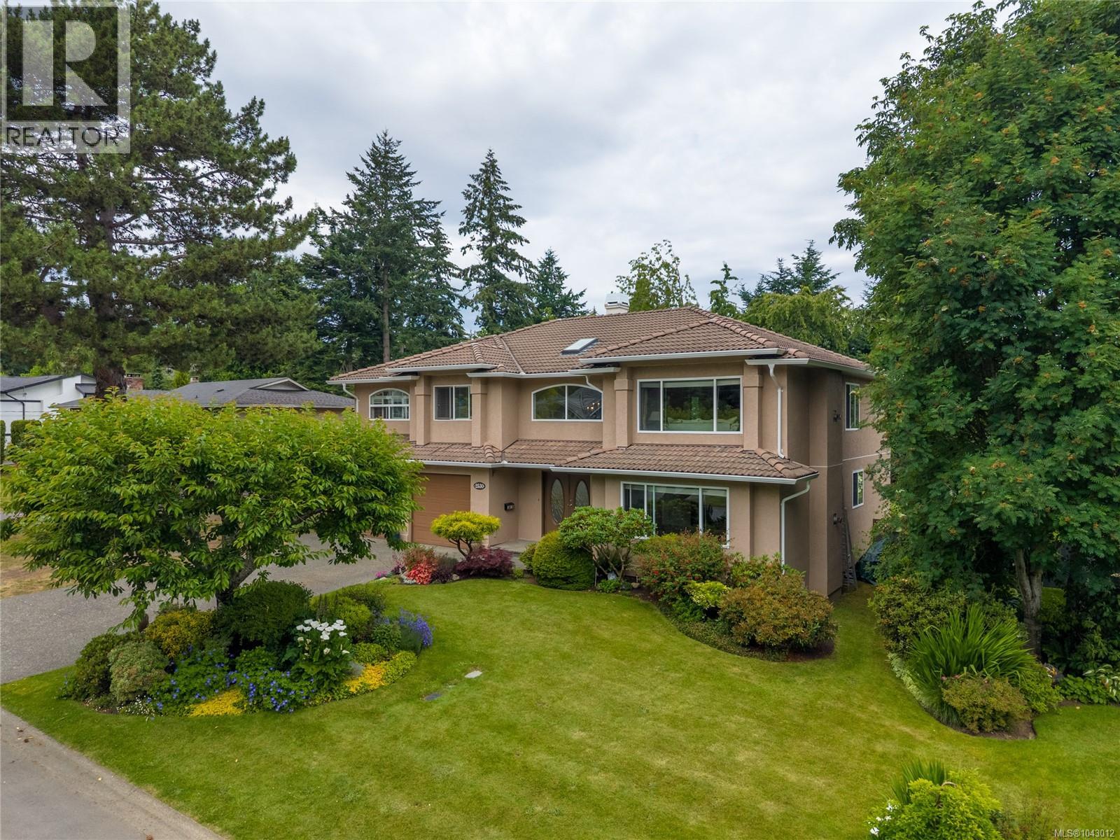 MLS® listing #30023213 for sale located at 2530 Meadowland Dr