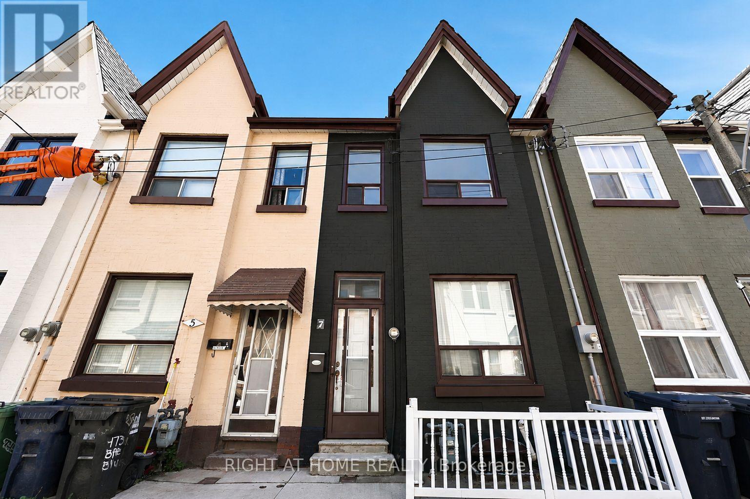 MLS® listing #30023853 for sale located at 7 ANDREWS AVENUE