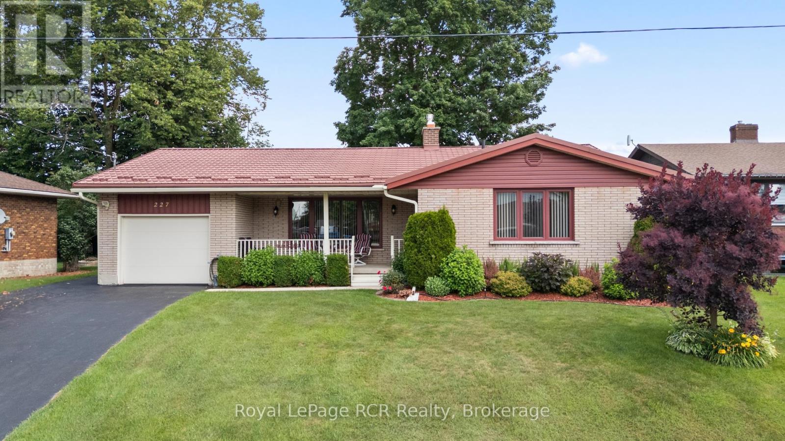 MLS® listing #30023878 for sale located at 227 15TH AVENUE