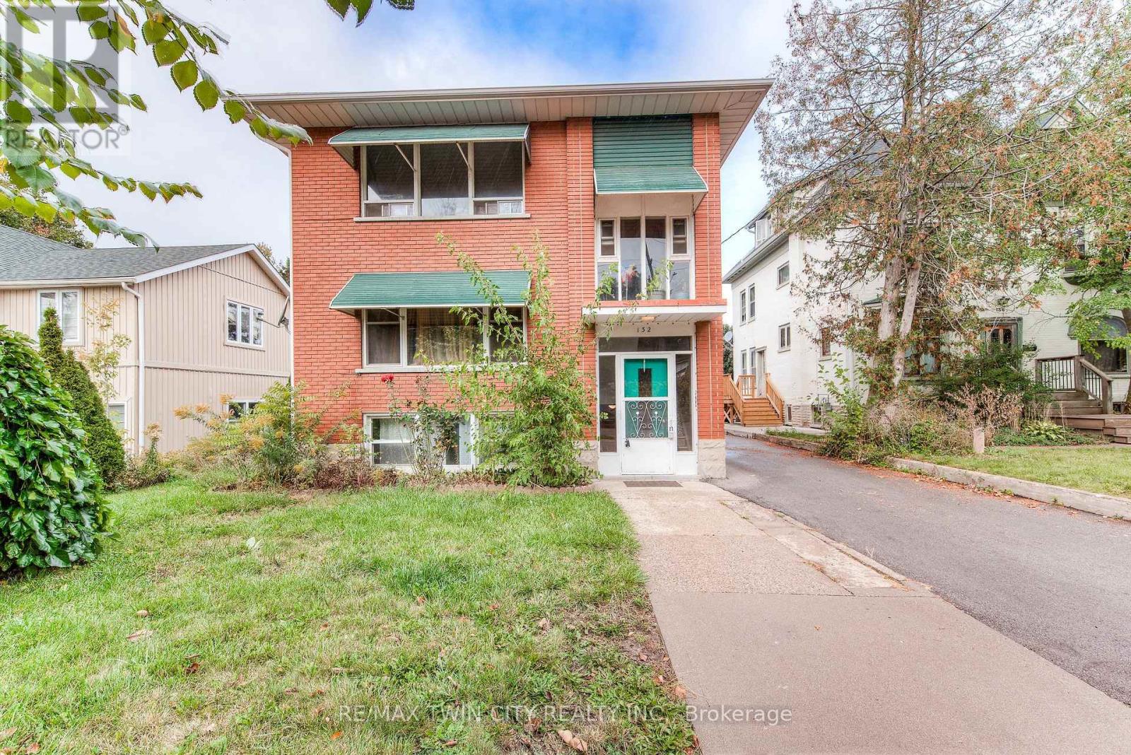 MLS® listing #30024895 for sale located at 1 - 132 ALLEN STREET E