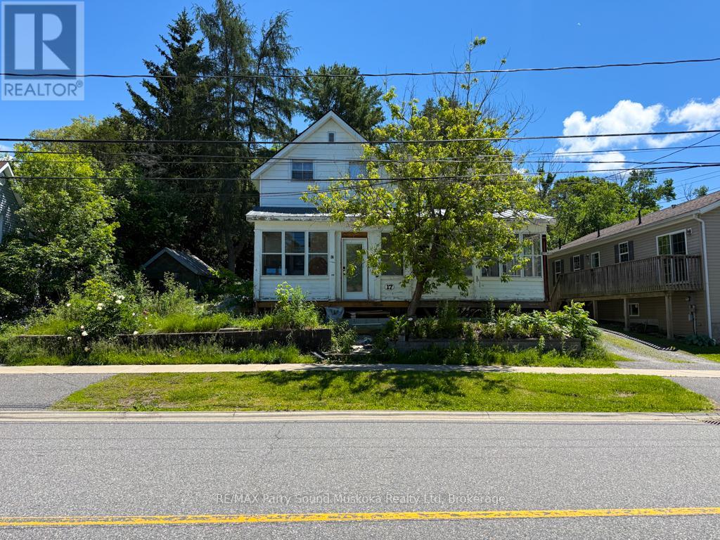 MLS® listing #30026872 for sale located at 17 WAKEFIELD STREET