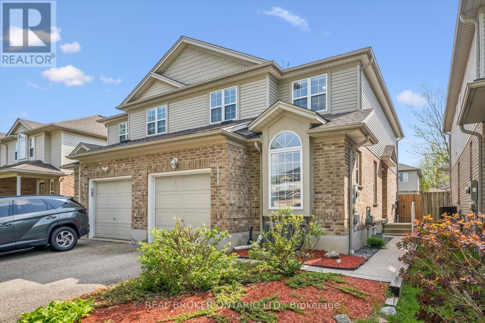 MLS® listing #30028703 for sale located at 511 DANSBURY DRIVE