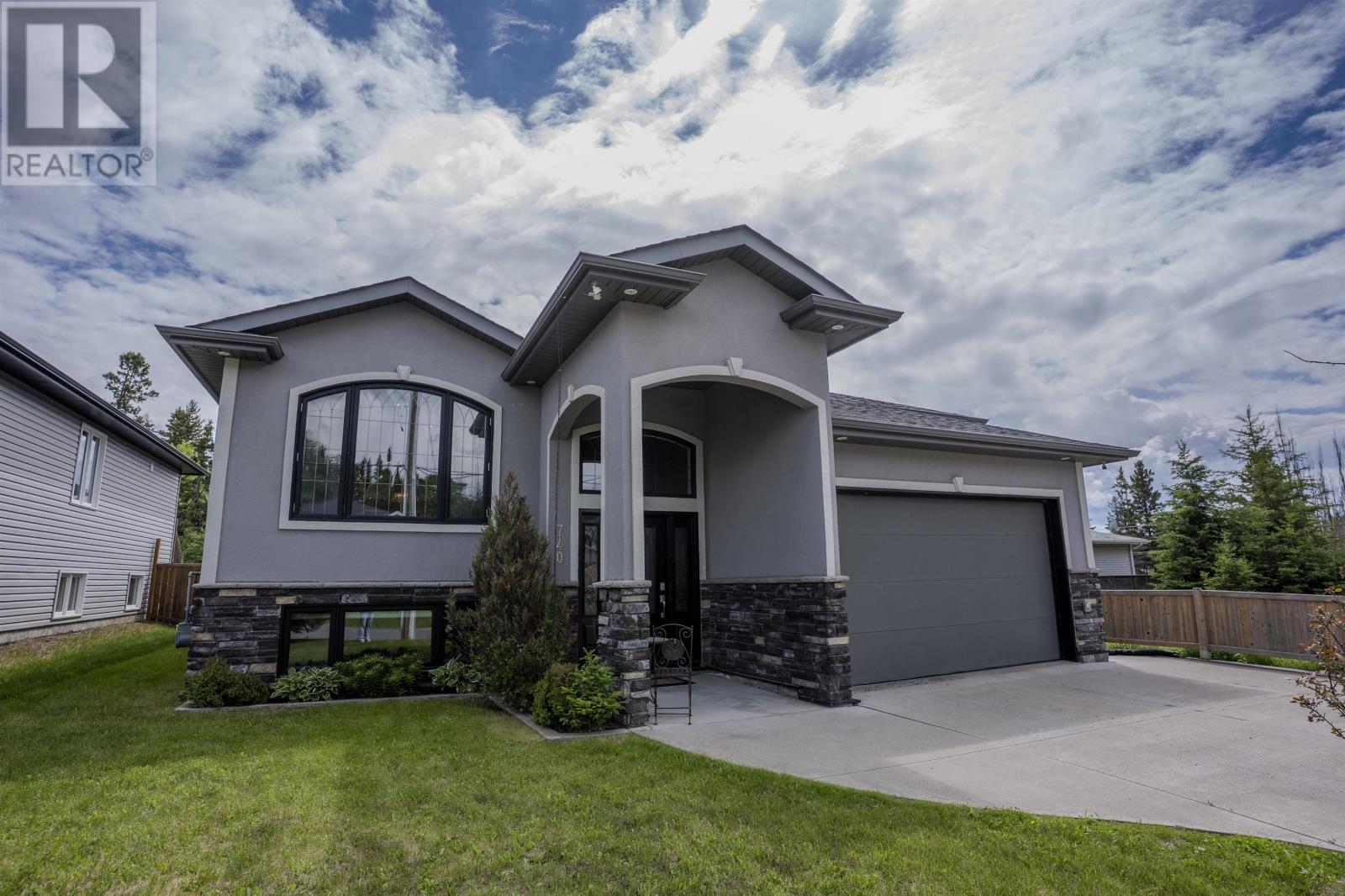 MLS® listing #30029838 for sale located at 740 WOODCREST RD
