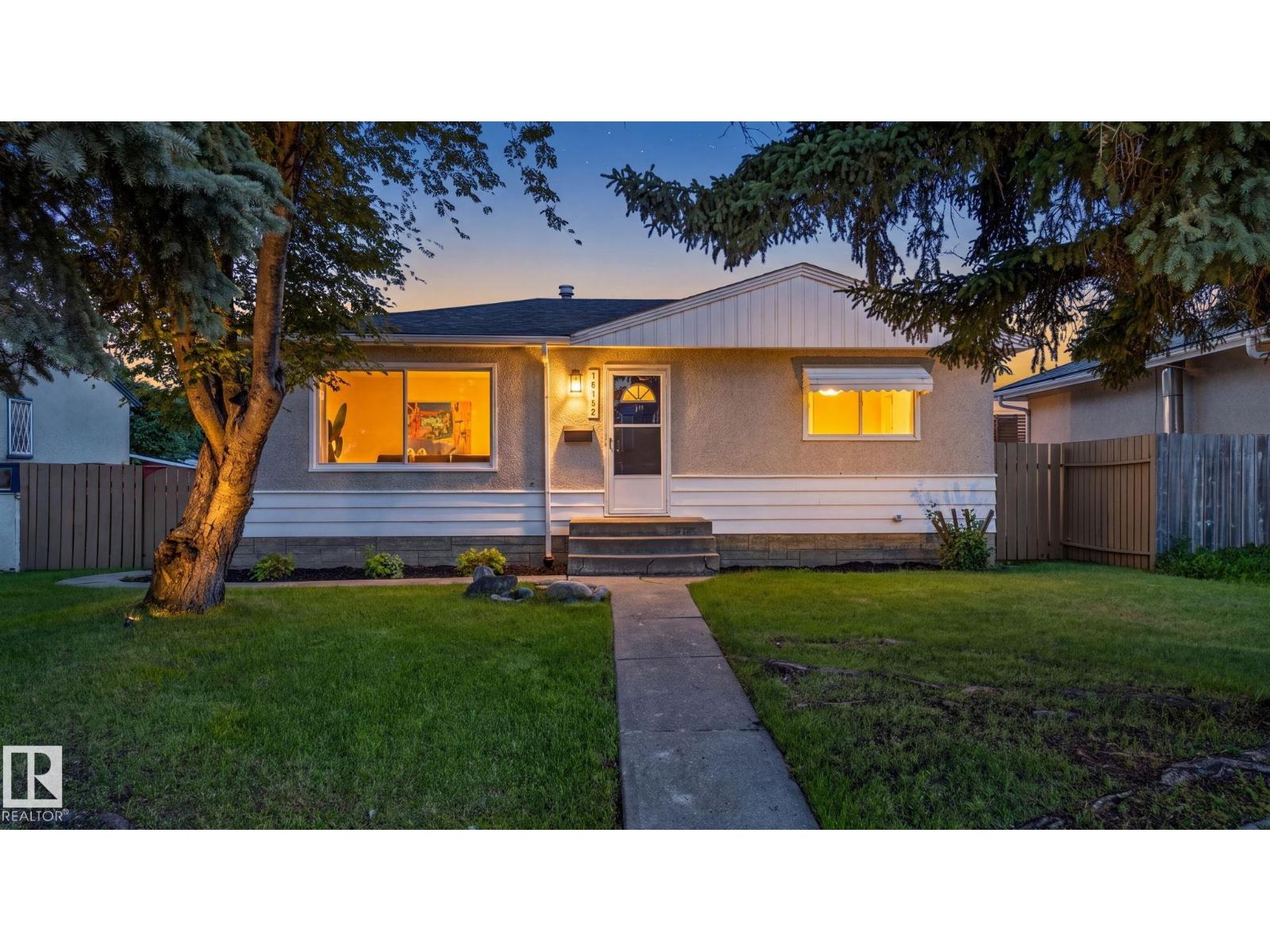 MLS® listing #30030861 for sale located at 16152 110B AV NW NW