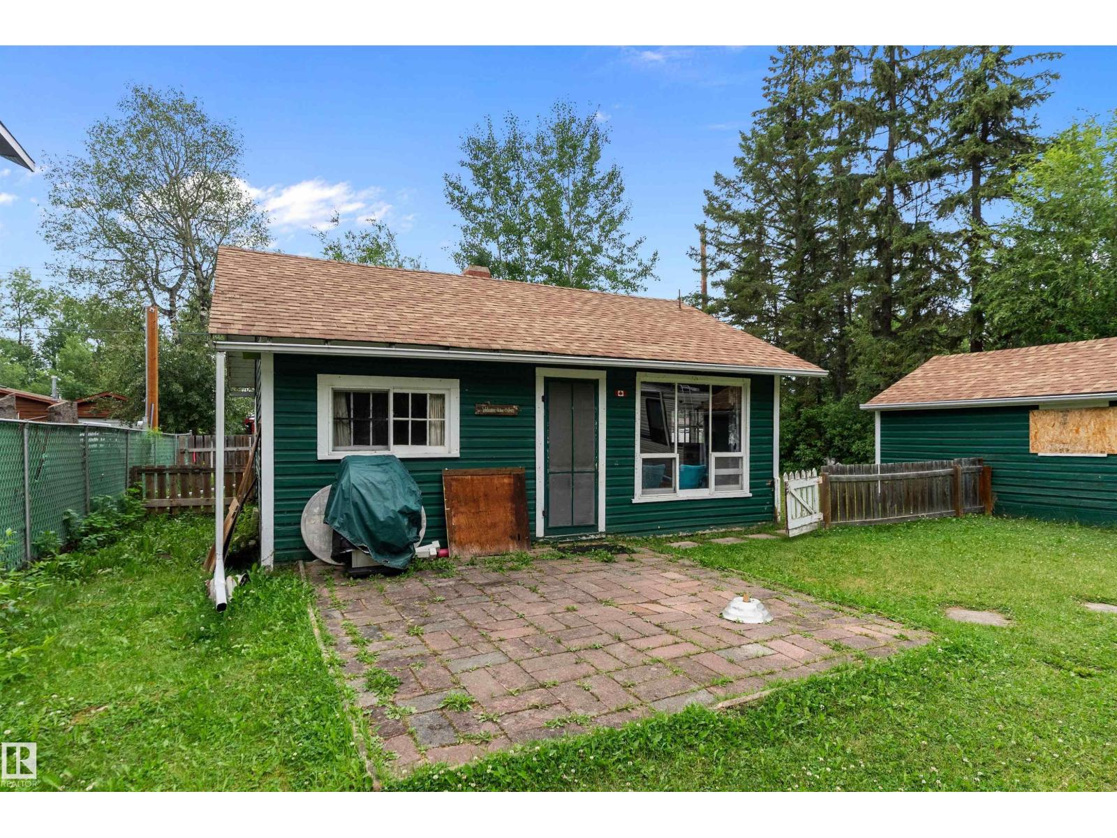 MLS® listing #30030867 for sale located at 211 2nd AV