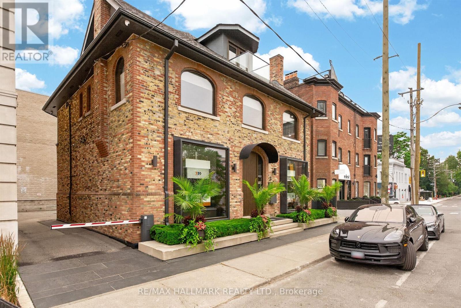 MLS® listing #30031351 for sale located at 3 ROWANWOOD AVENUE E