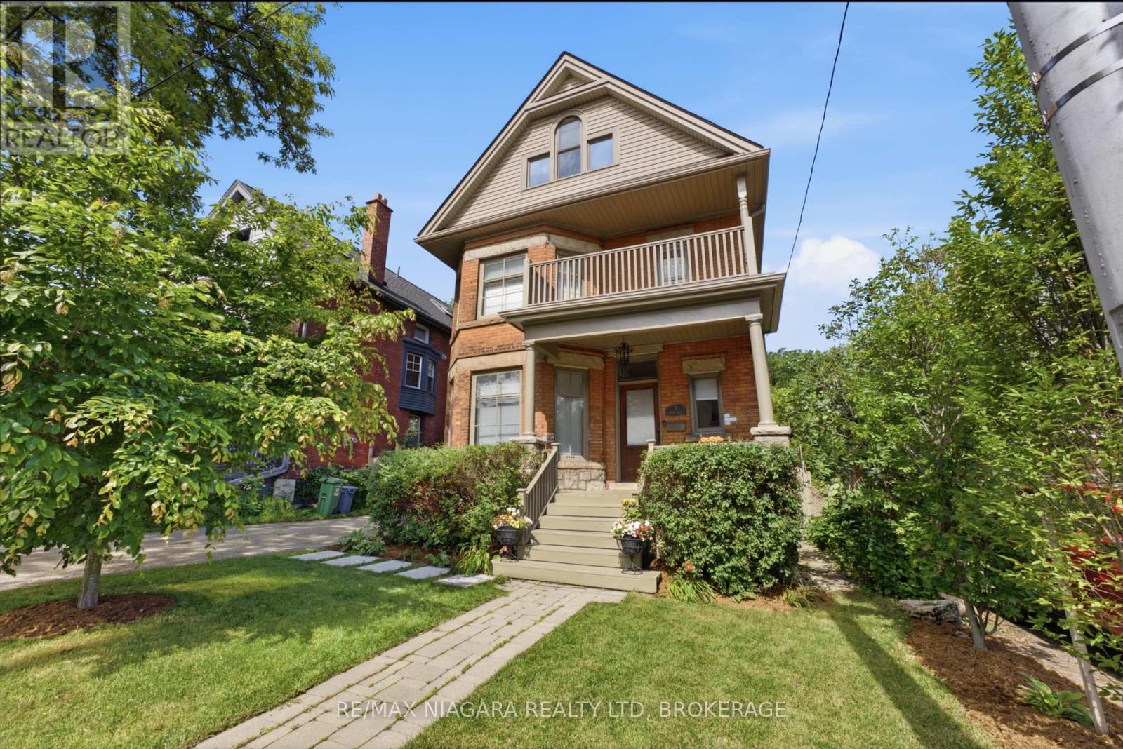 MLS® listing #30031547 for sale located at 2 COTTAGE AVENUE