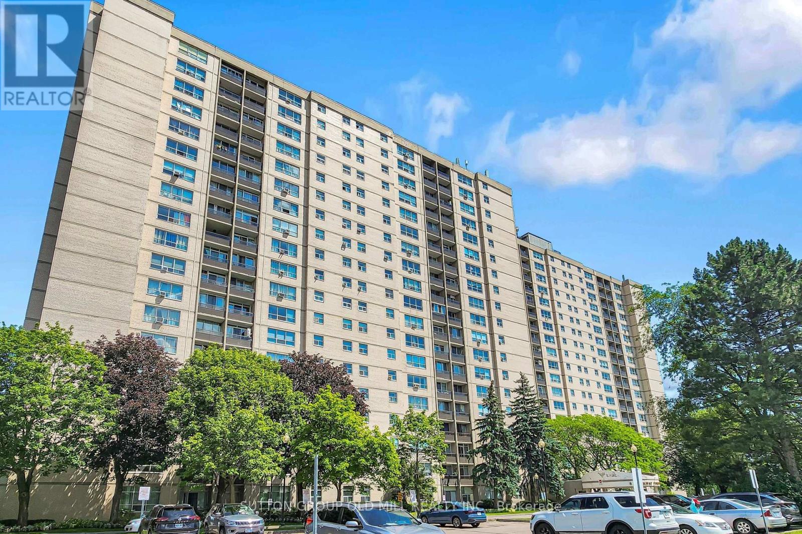 MLS® listing #30032165 for sale located at 5 PARKWAY FOREST DRIVE