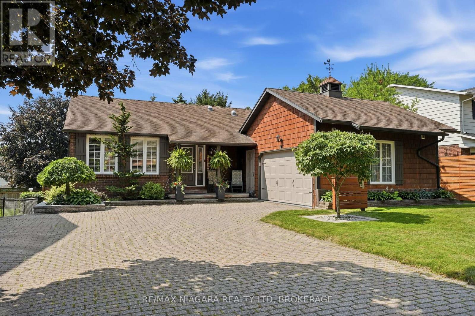 MLS® listing #30034452 for sale located at 4 VISTA DRIVE