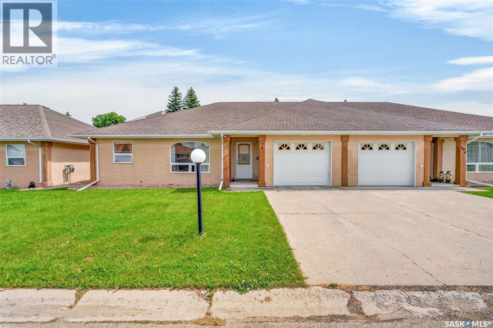 MLS® listing #30034899 for sale located at 3 119 McKendry AVENUE W