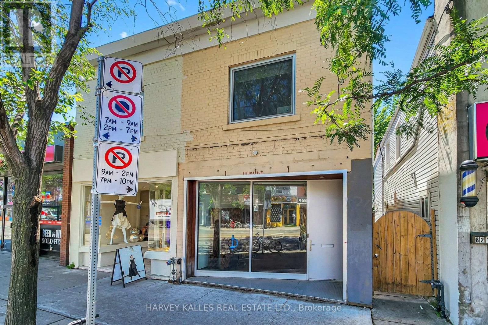 MLS® listing #30035335 for sale located at 819 DUNDAS STREET W