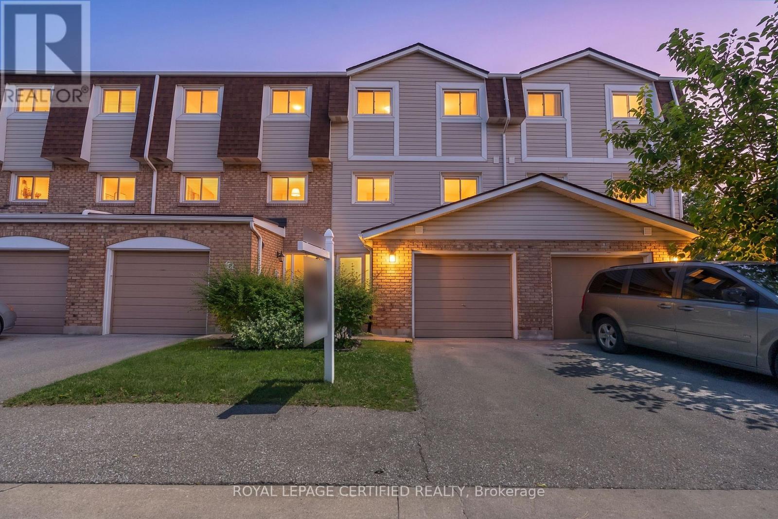 MLS® listing #30035525 for sale located at 43 - 11 HARRISFORD STREET