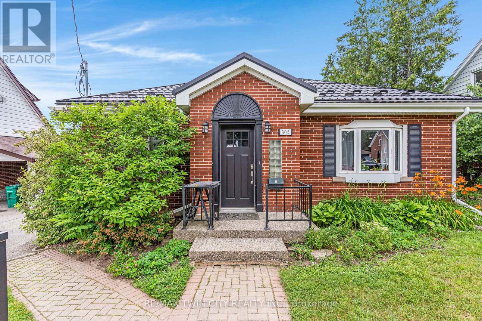 MLS® listing #30035712 for sale located at 805 ROCKWAY DRIVE
