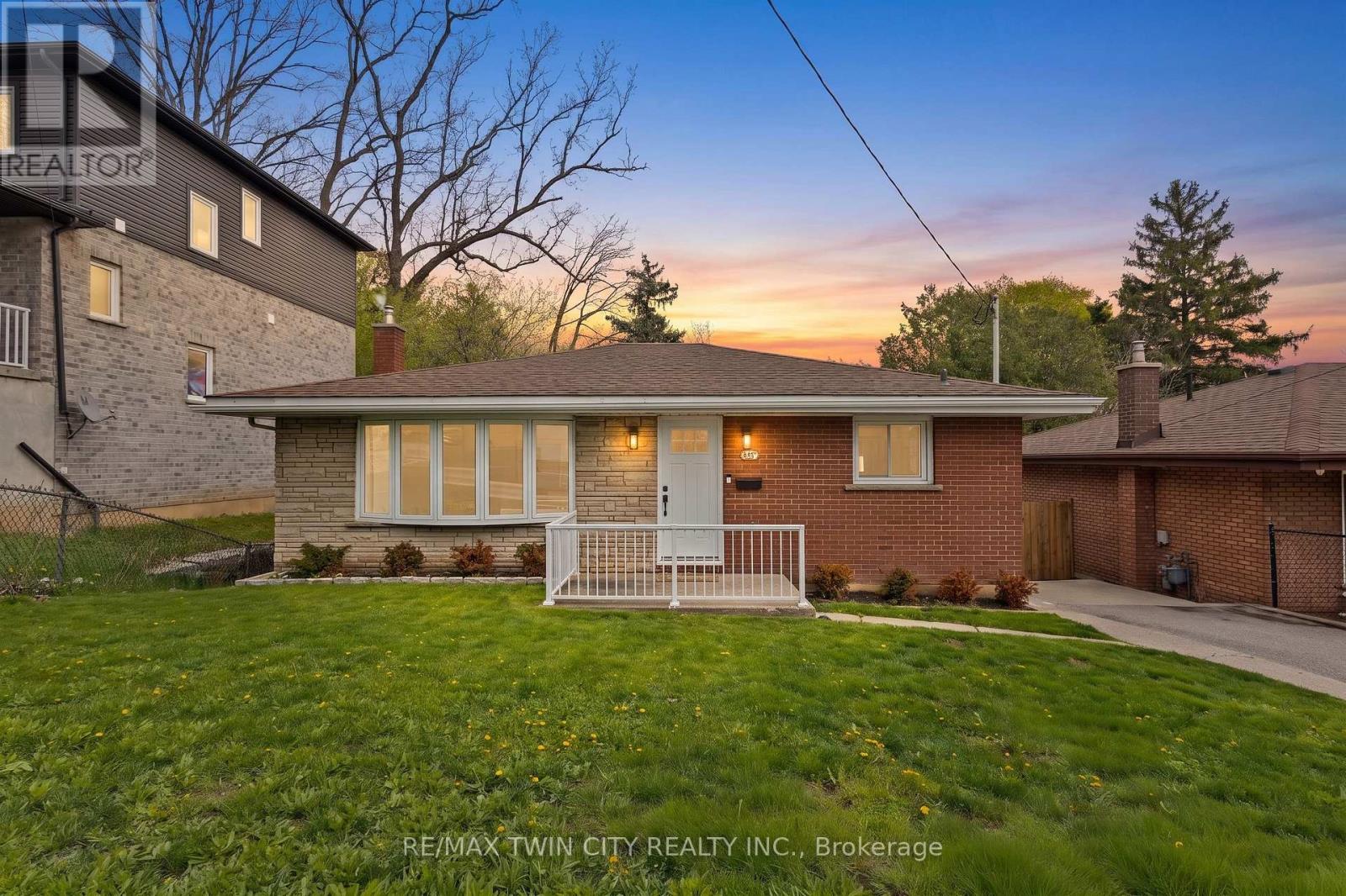 MLS® listing #30035998 for sale located at 87 ST PAUL AVENUE