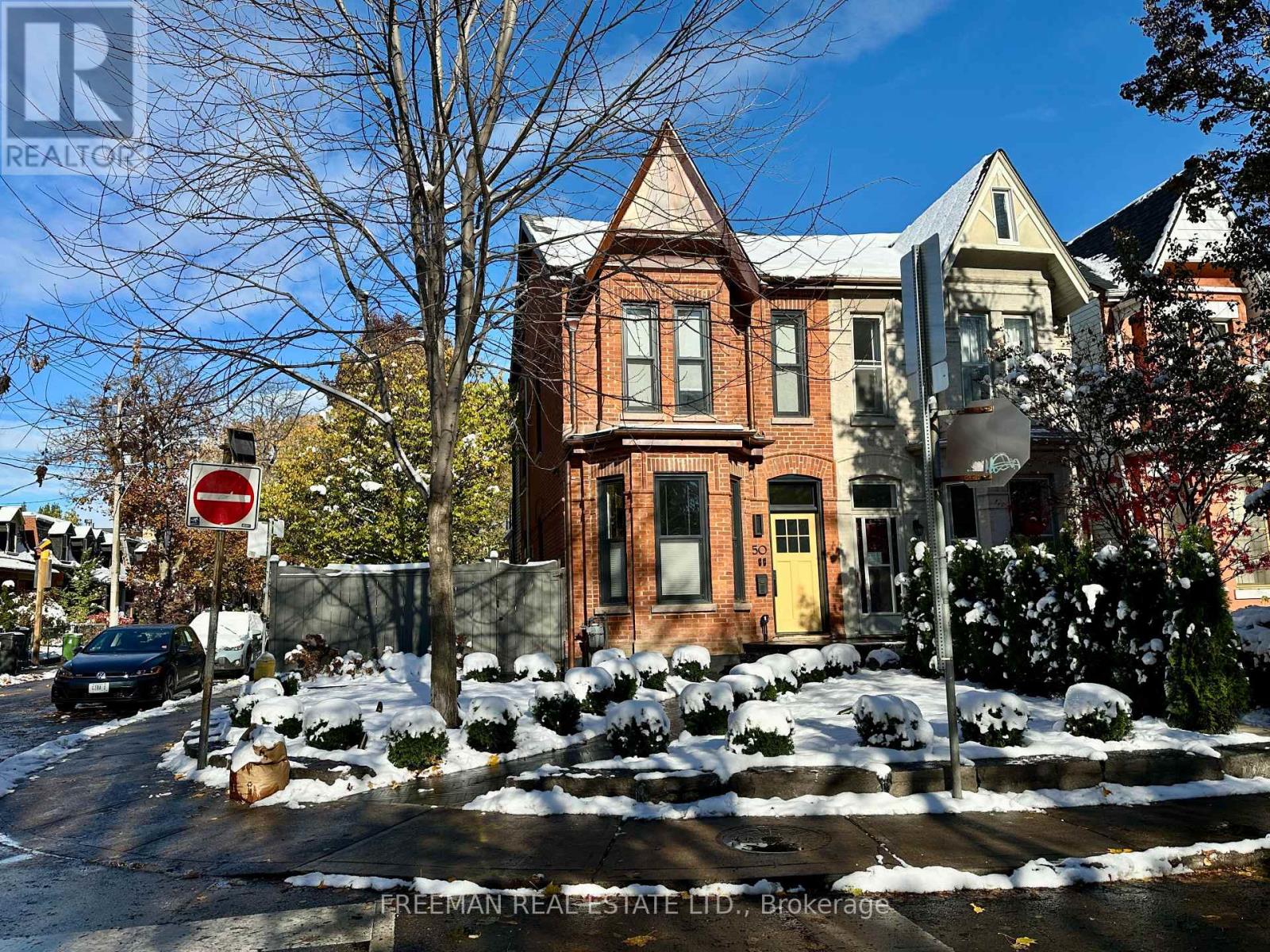 MLS® listing #30037444 for sale located at 2 - 50 RUSSELL STREET
