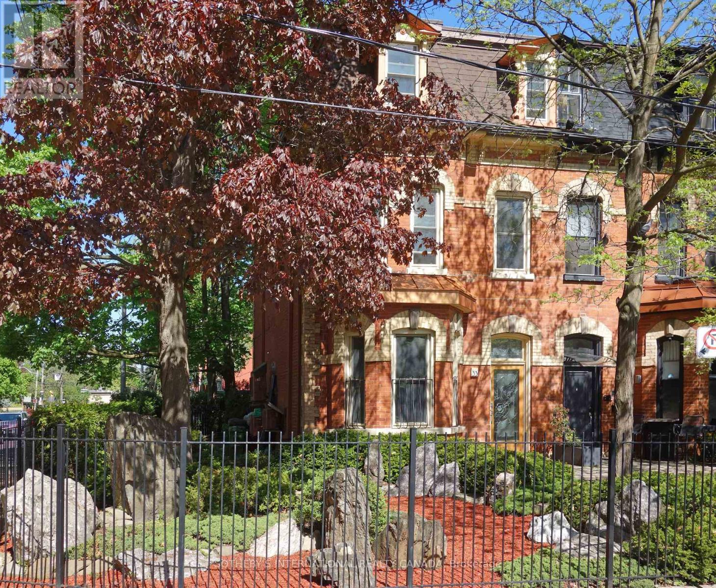 MLS® listing #30037940 for sale located at 33 ROSE AVENUE