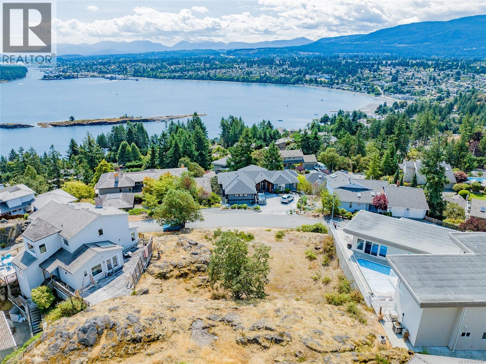 MLS® listing #30039046 for sale located at 161 Canterbury Cres