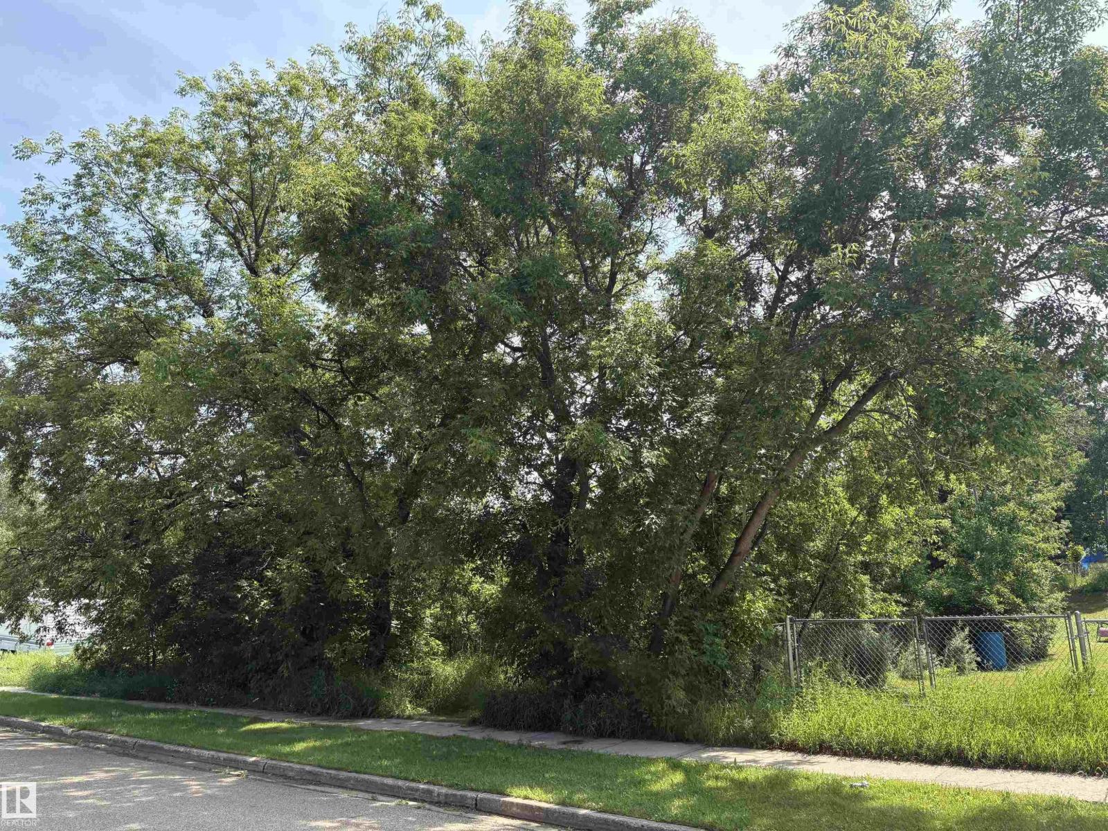 MLS® listing #30039178 for sale located at #2 University AV