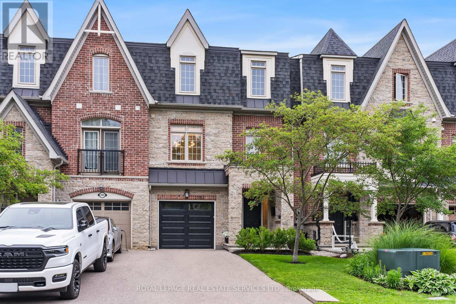 MLS® listing #30039697 for sale located at 2083 GRANGE DRIVE