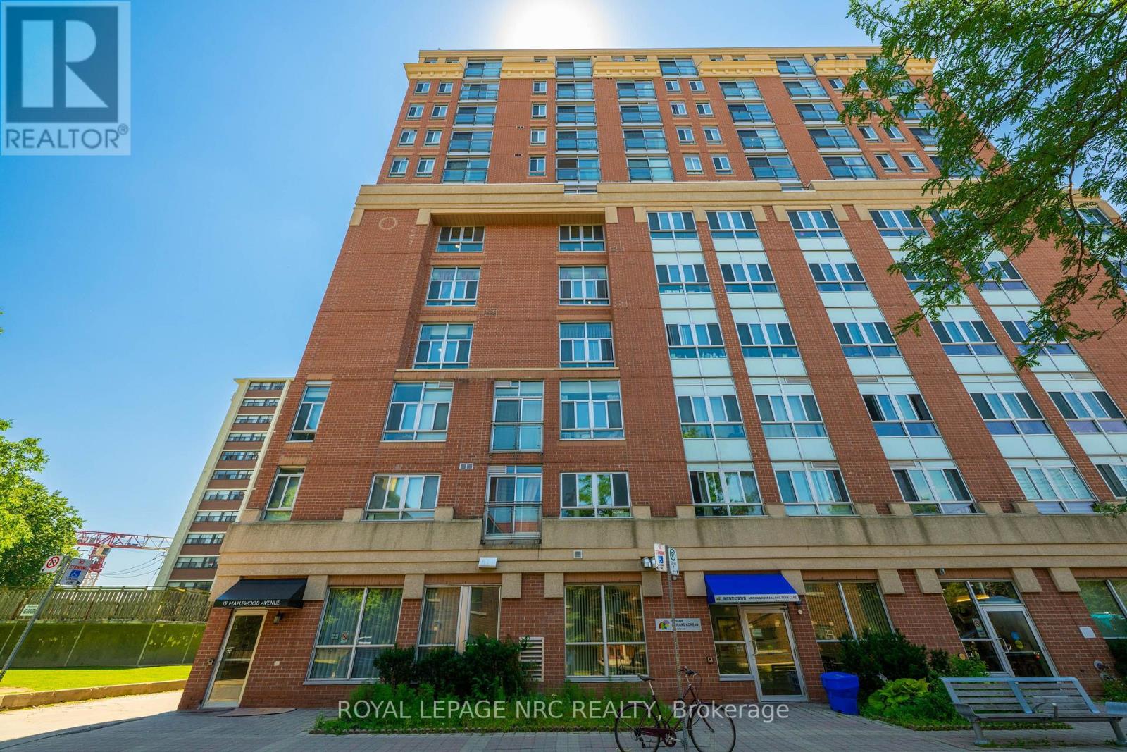 MLS® listing #30040202 for sale located at PH 6 - 15 MAPLEWOOD AVENUE