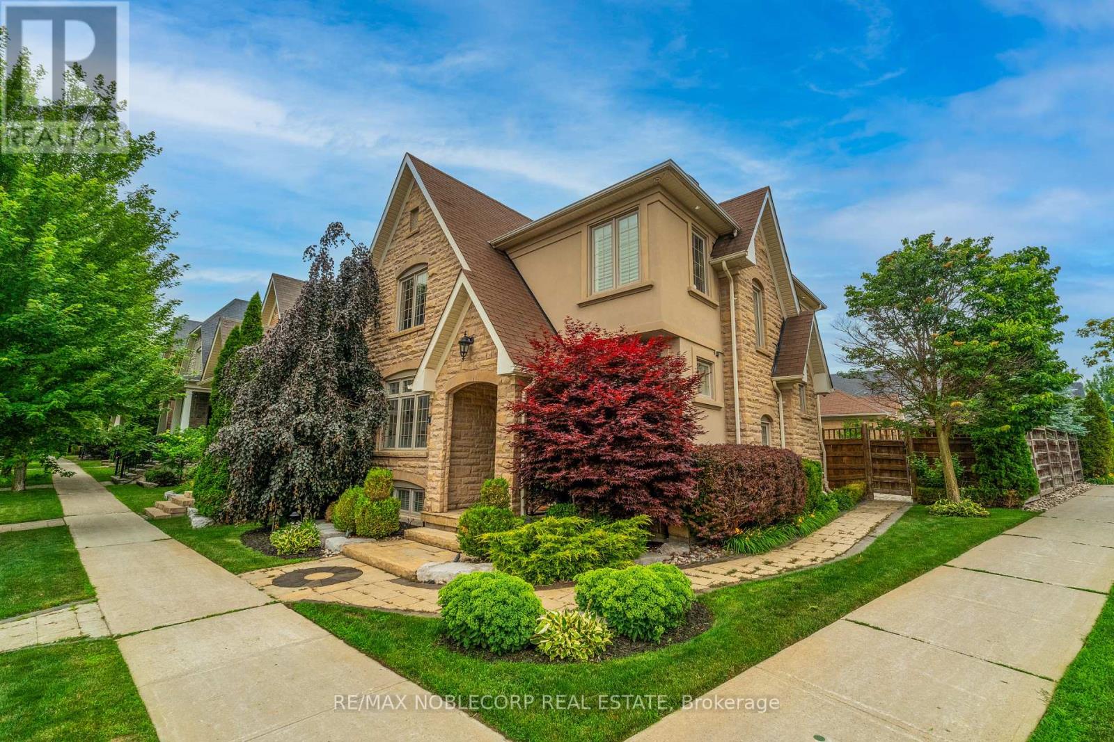 MLS® listing #30040334 for sale located at 2 GLENGORDON CRESCENT