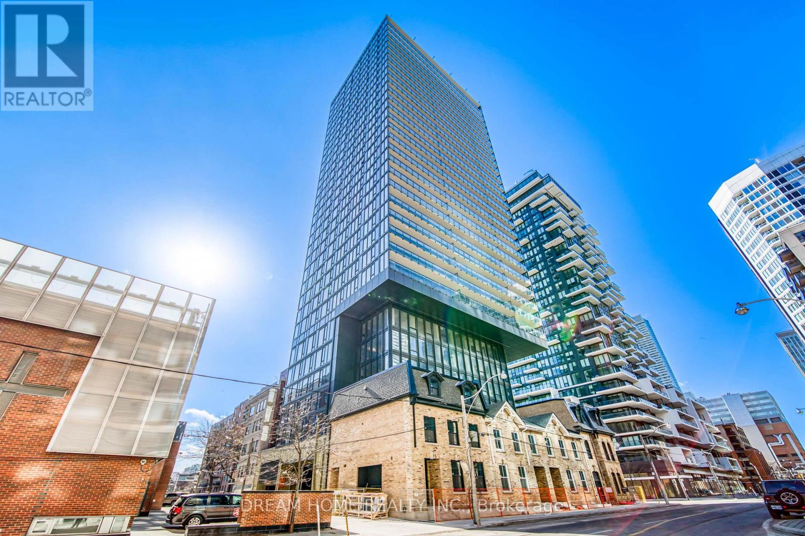 MLS® listing #30040361 for sale located at 805 - 47 MUTUAL STREET
