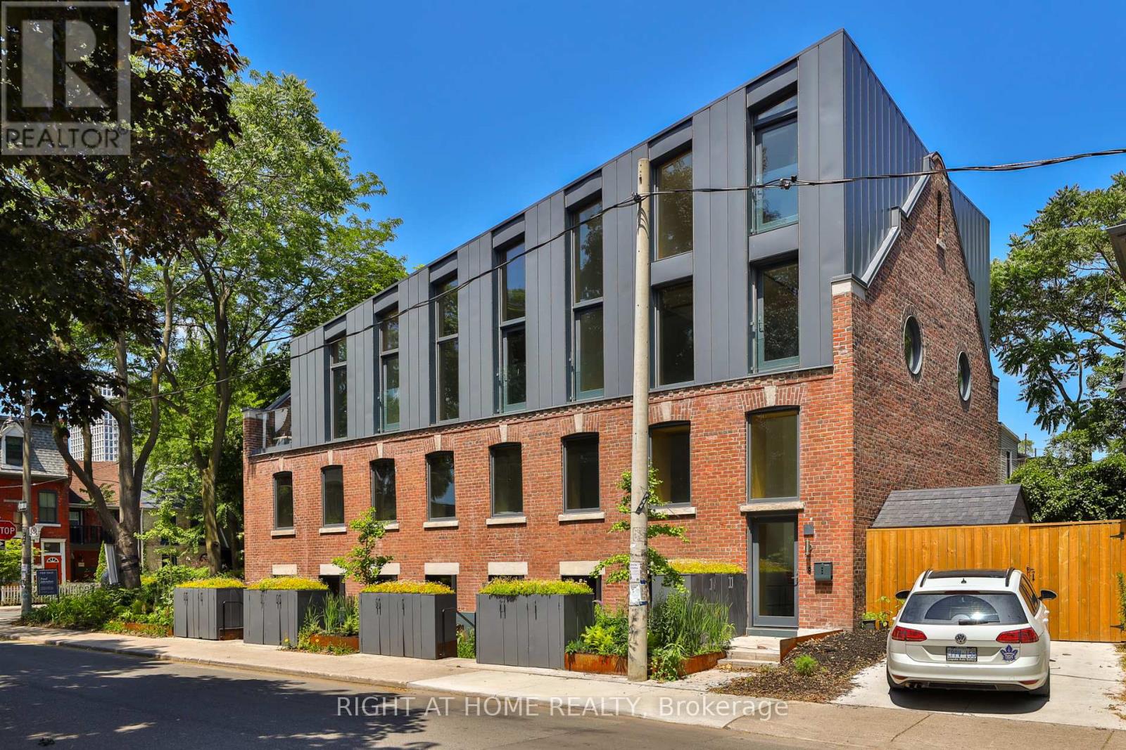 MLS® listing #30040773 for sale located at PH 2 - 225 BRUNSWICK AVENUE