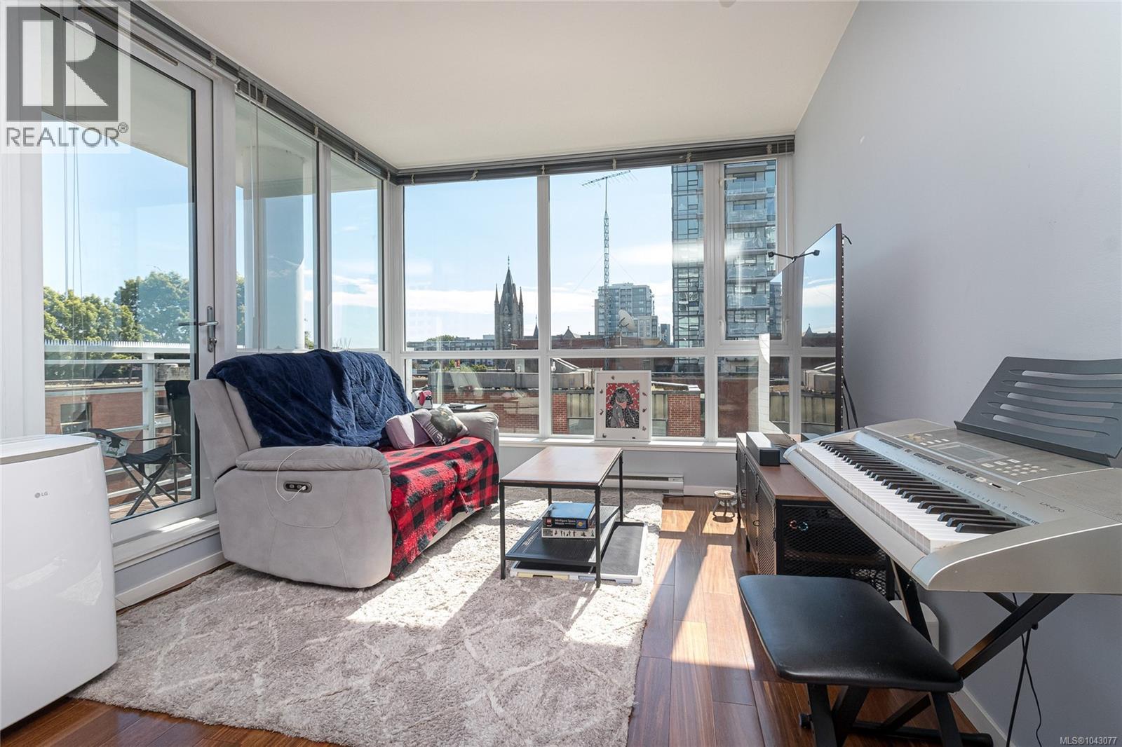 MLS® listing #30041096 for sale located at 607 834 Johnson St