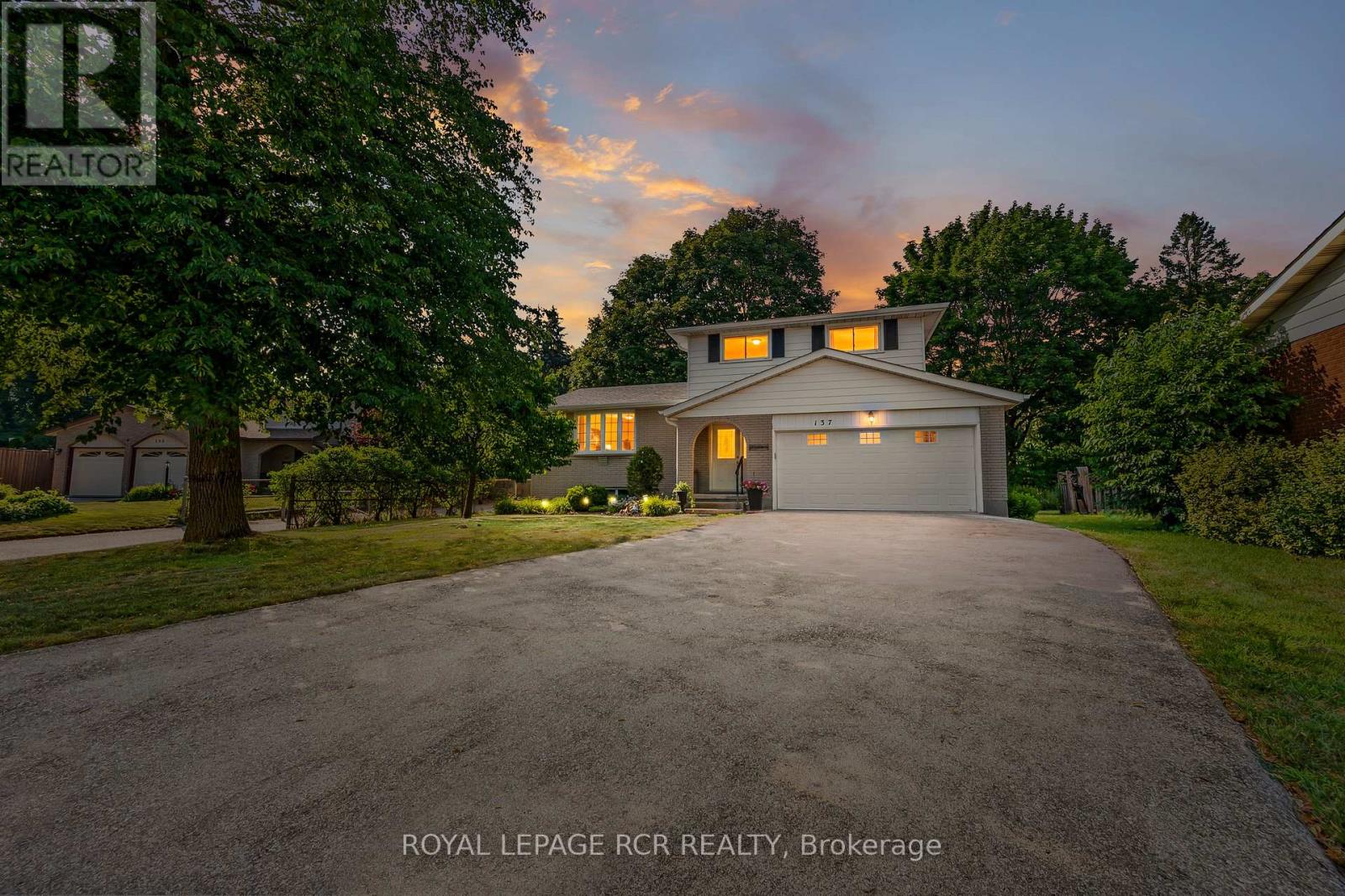 MLS® listing #30042060 for sale located at 137 WHITE PINE CRESCENT