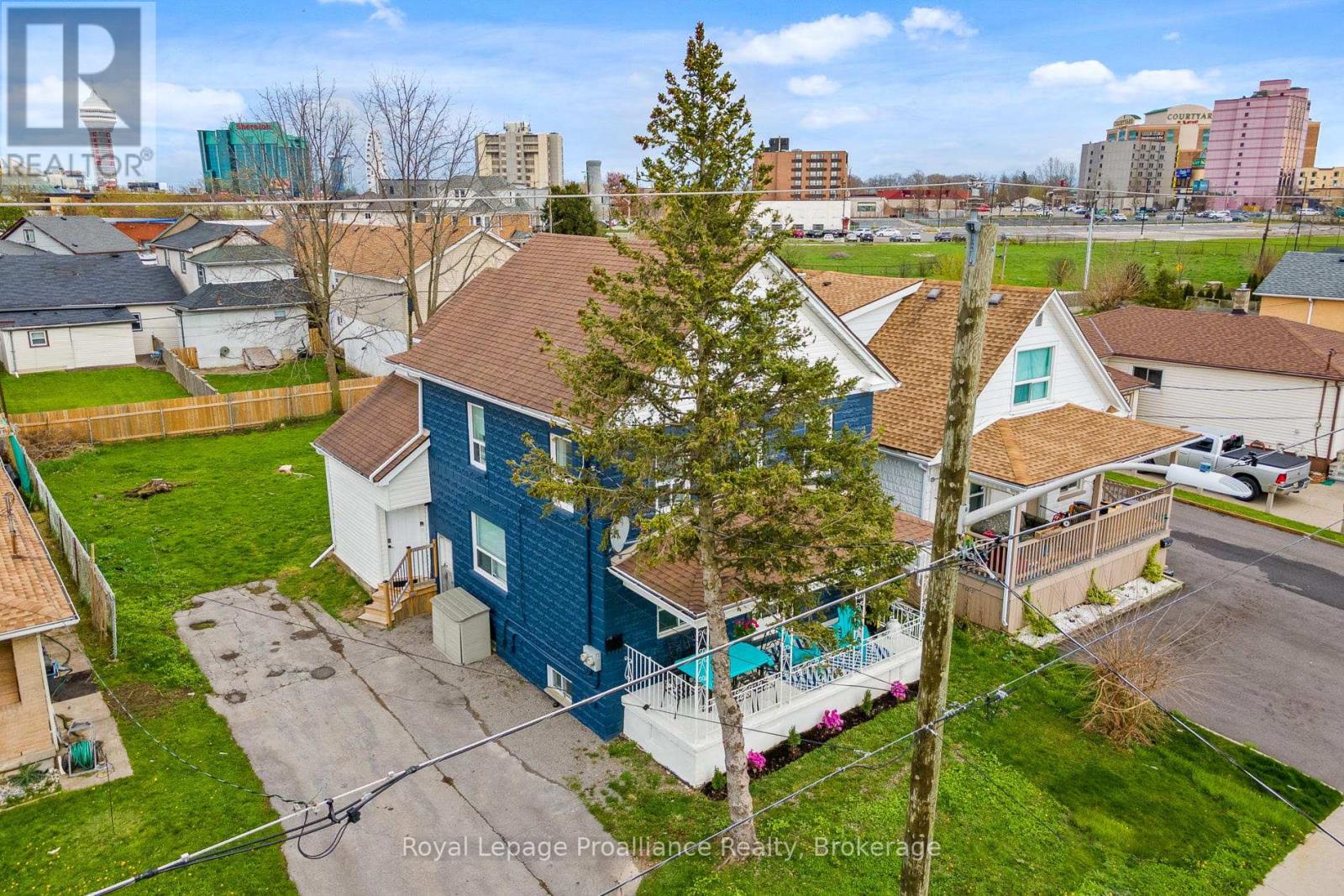 MLS® listing #30043605 for sale located at UPPER - 5654 DESSON AVENUE