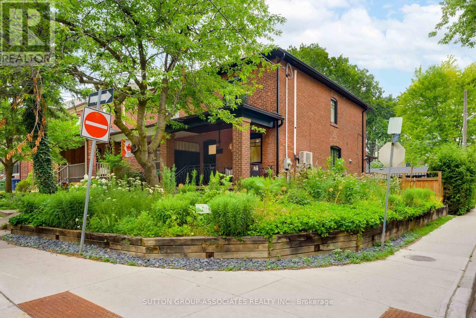 MLS® listing #30044562 for sale located at 281 ARLINGTON AVENUE