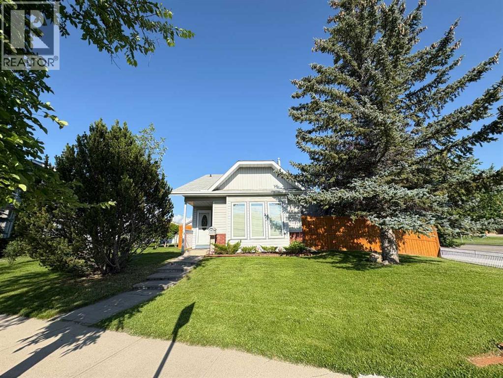 MLS® listing #30046495 for sale located at 228 ERIN WOODS Drive SE