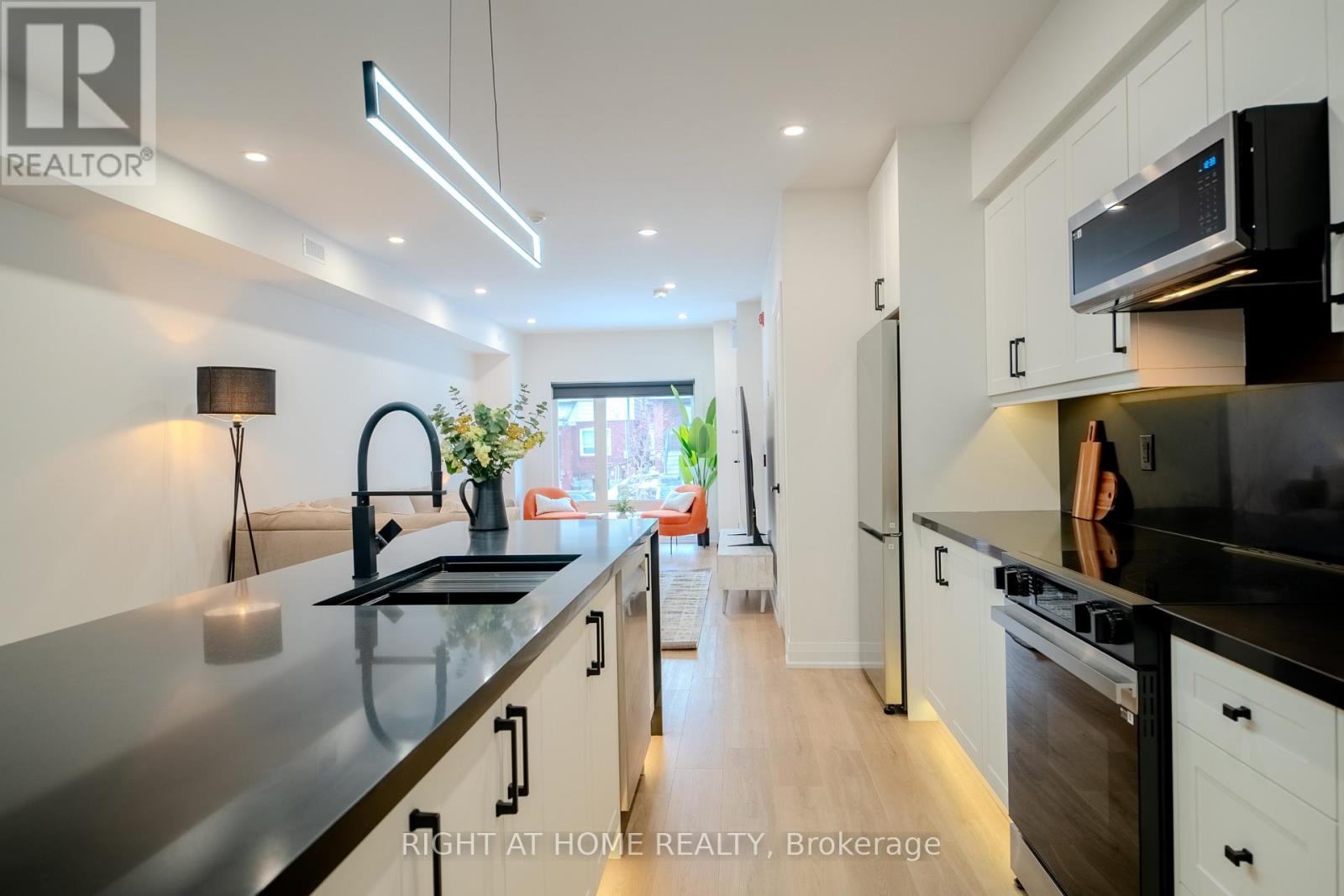 MLS® listing #30047400 for sale located at 2 - 55 INNES AVENUE