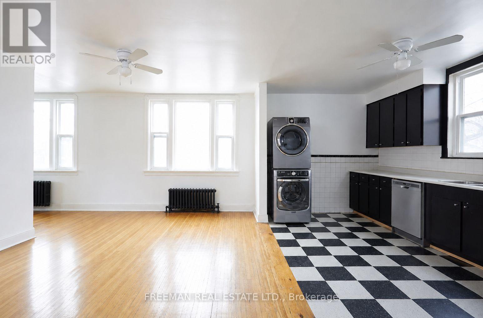 MLS® listing #30050408 for sale located at 2 - 62 AUSTIN TERRACE