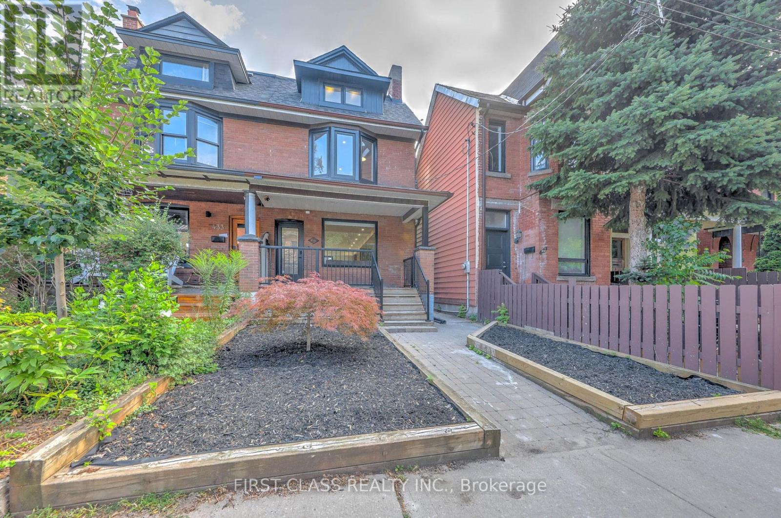 MLS® listing #30051622 for sale located at 431 ROXTON ROAD
