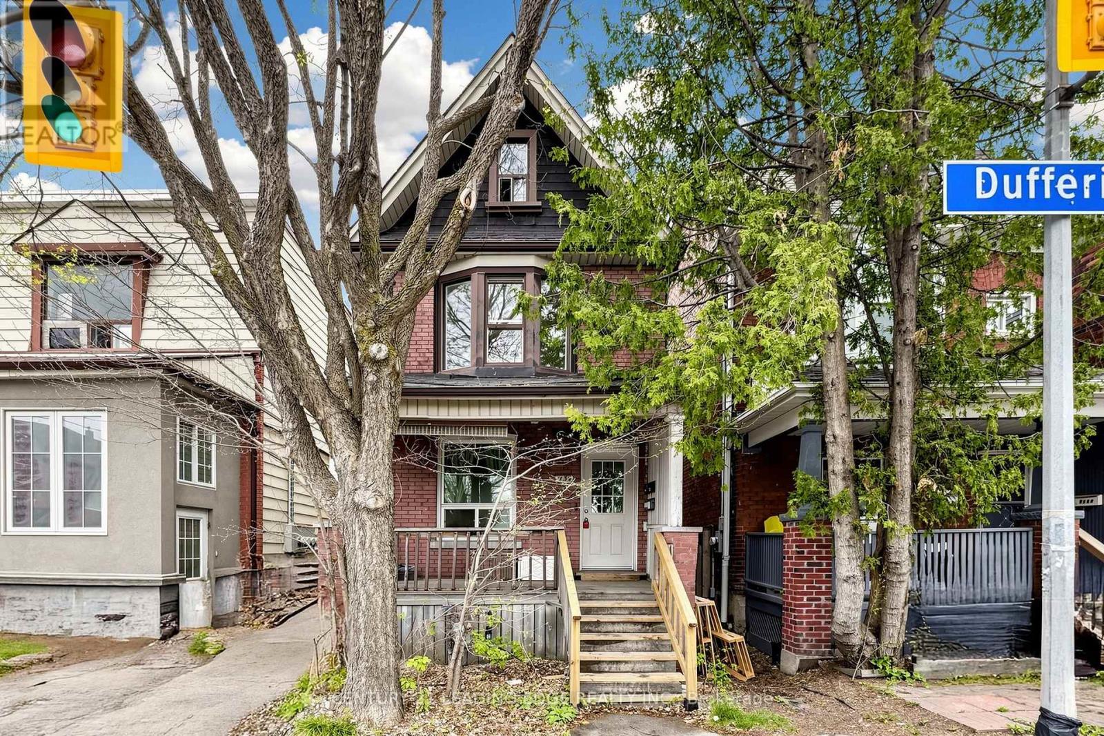 MLS® listing #30051965 for sale located at 1132 DUFFERIN STREET