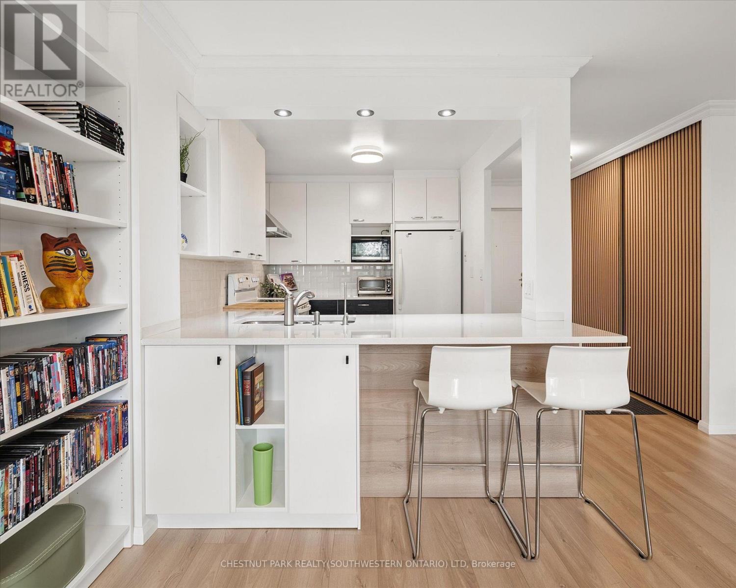 MLS® listing #30059515 for sale located at 506 - 18 HOLBORN COURT