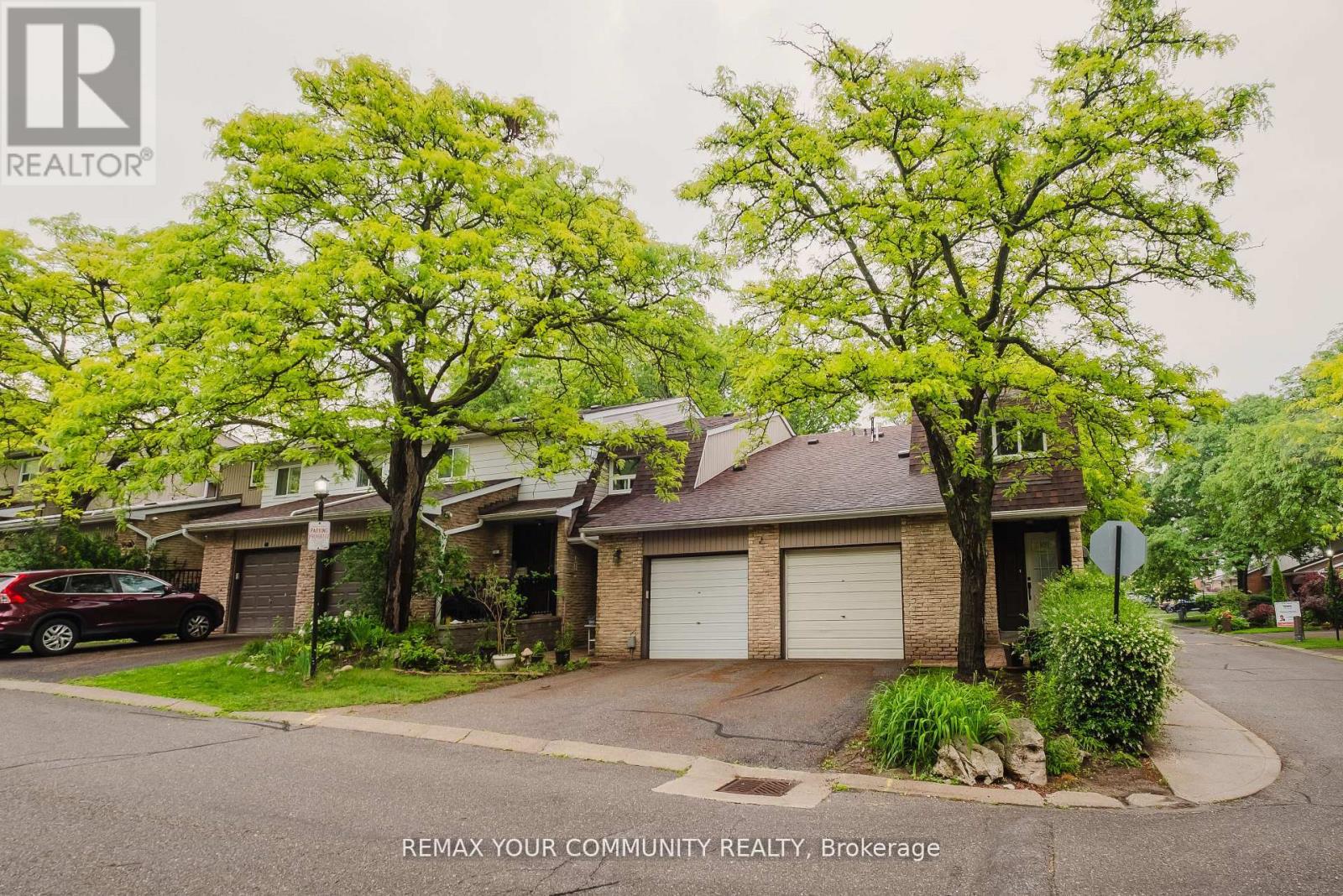 MLS® listing #30059929 for sale located at 27 DUNKELD WAY