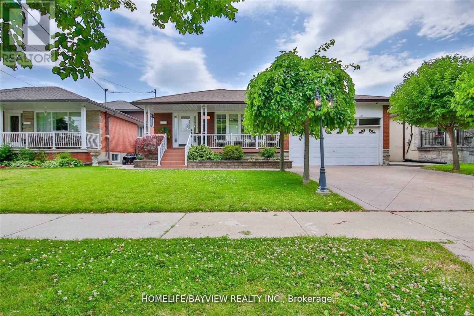 MLS® listing #30060171 for sale located at 72 KEEGAN (LOWER) CRESCENT