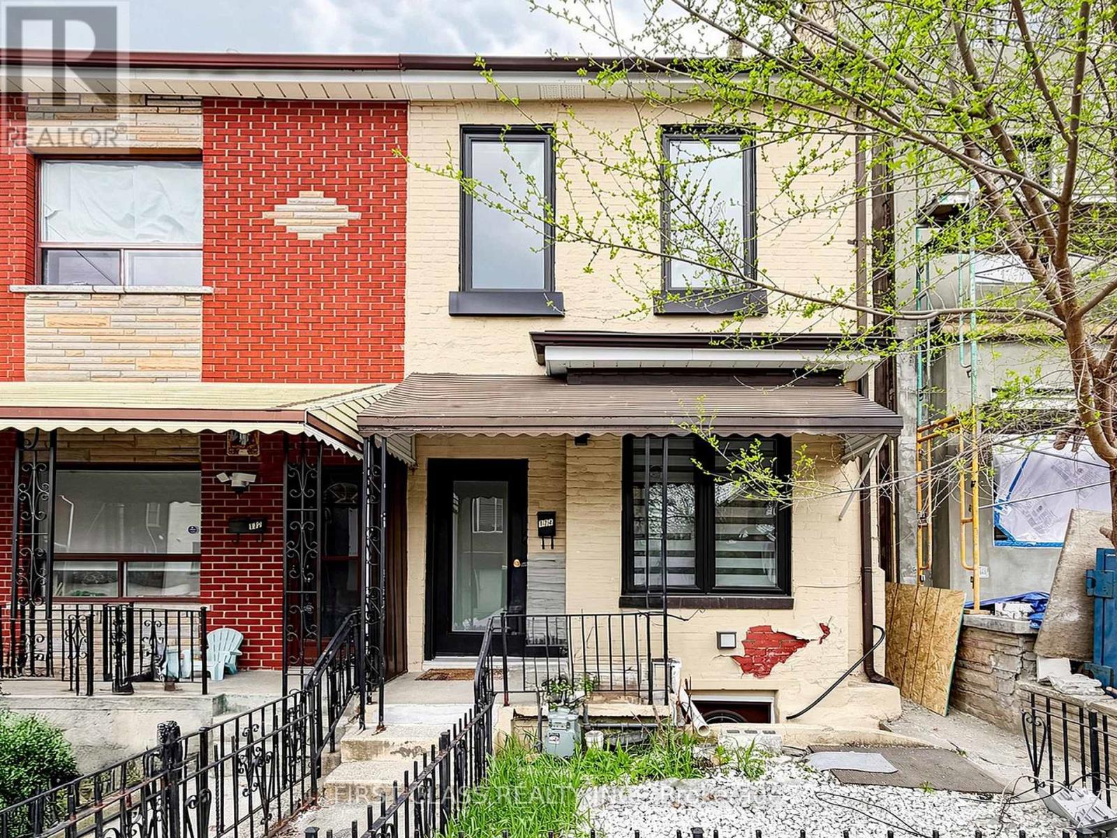 MLS® listing #30062612 for sale located at 174 MANNING AVENUE