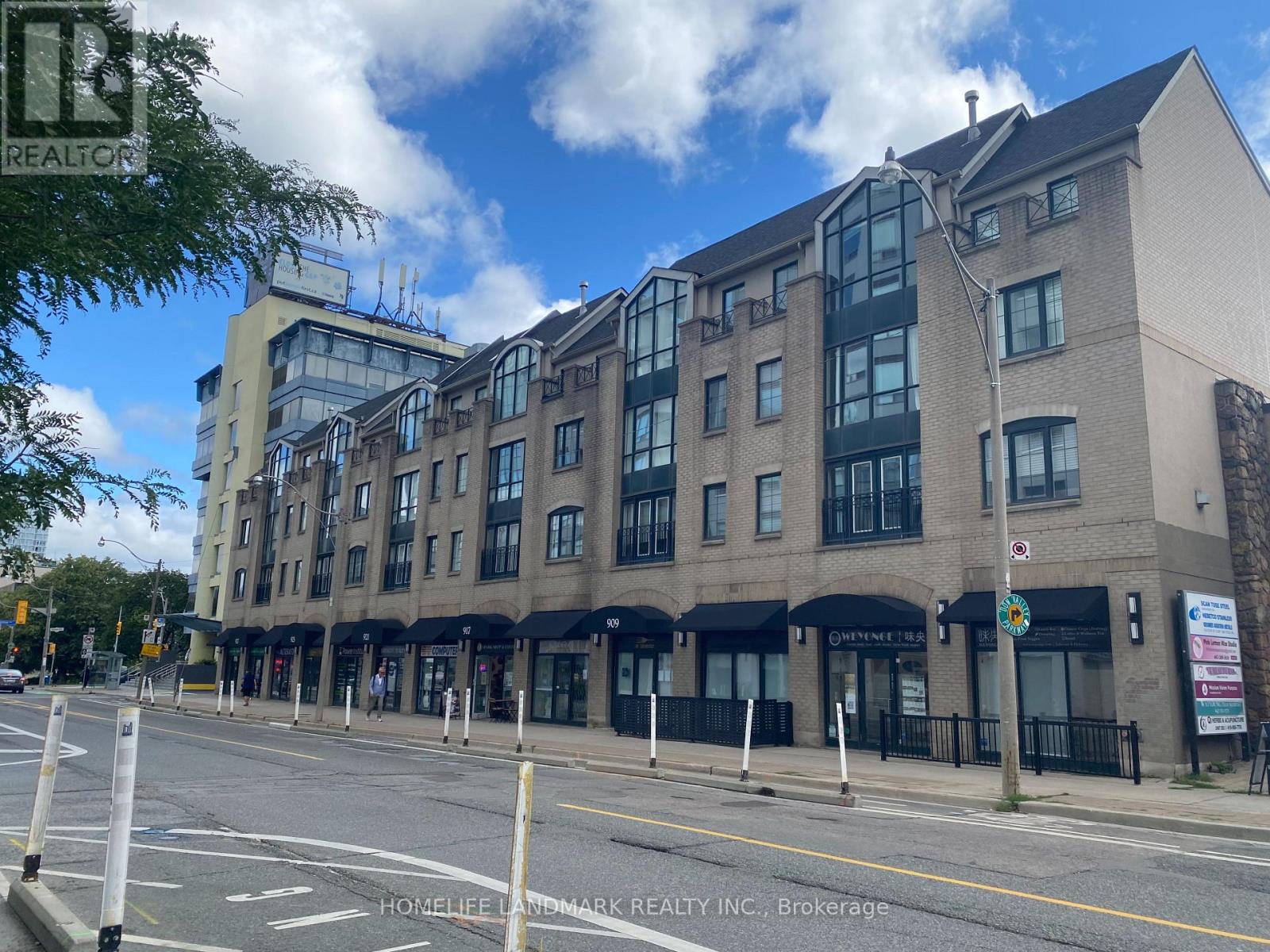 MLS® listing #30063176 for sale located at 27-28 - 909 YONGE STREET