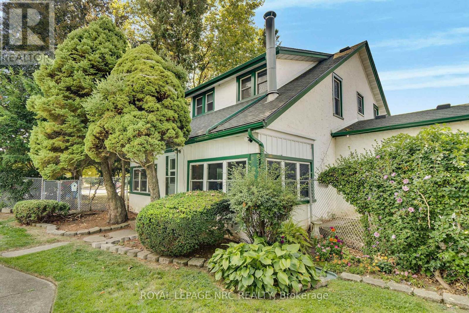 MLS® listing #30064239 for sale located at 6511 RIALL STREET