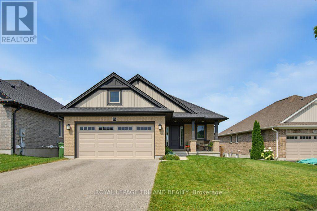 MLS® listing #30065488 for sale located at 226 PEACH TREE BOULEVARD