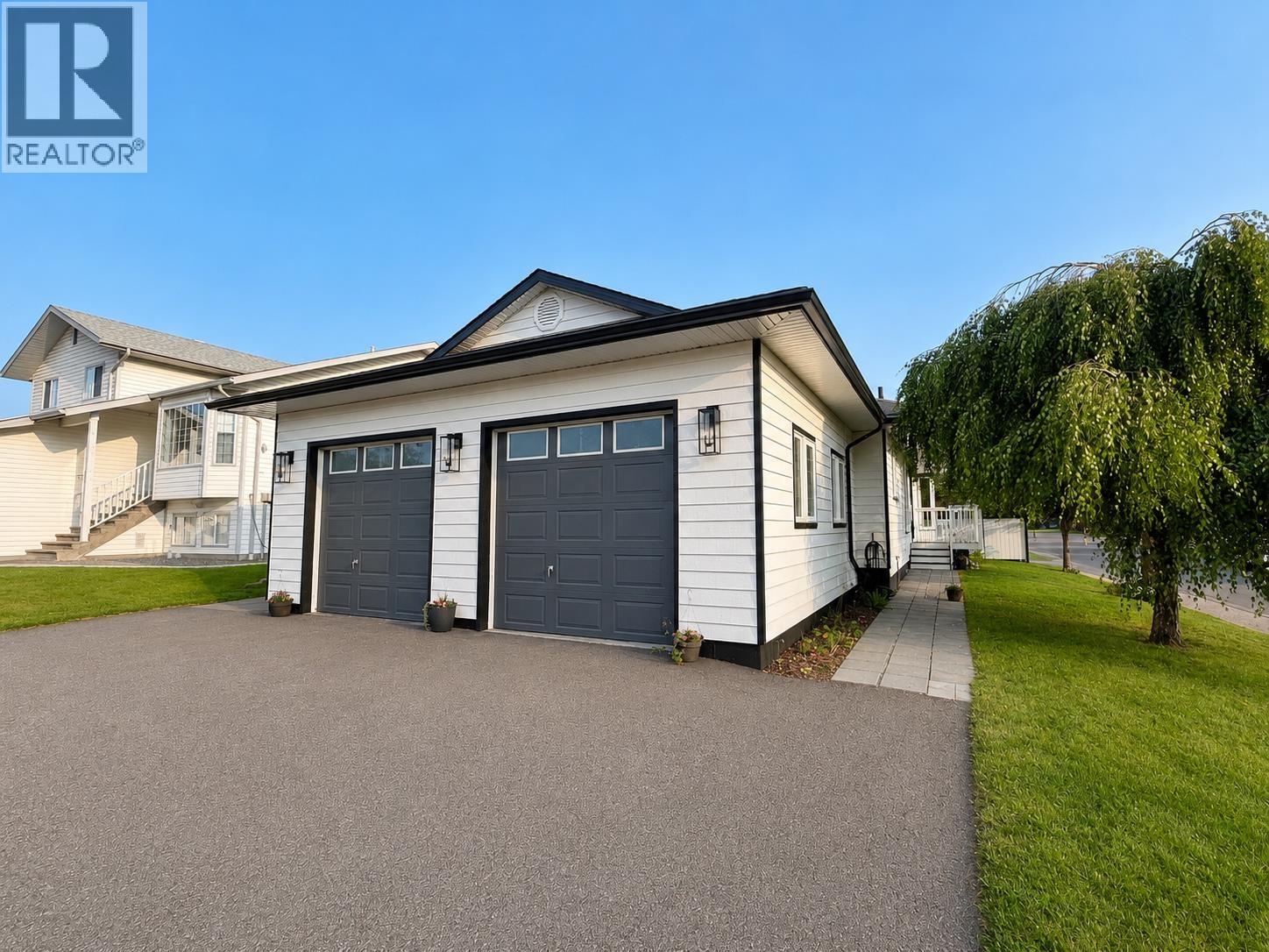 MLS® listing #30065863 for sale located at 1411 DRIFTWOOD CRESCENT