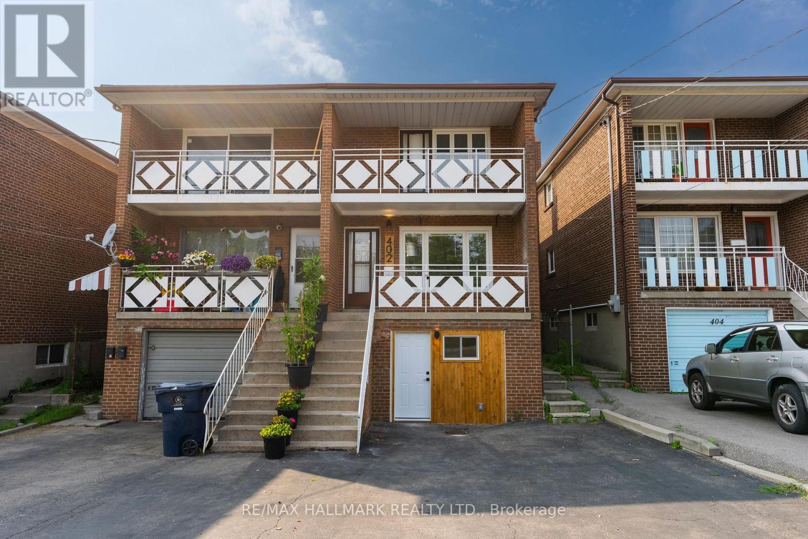 MLS® listing #30069061 for sale located at UPPER / 2ND - 402 KINGSTON ROAD