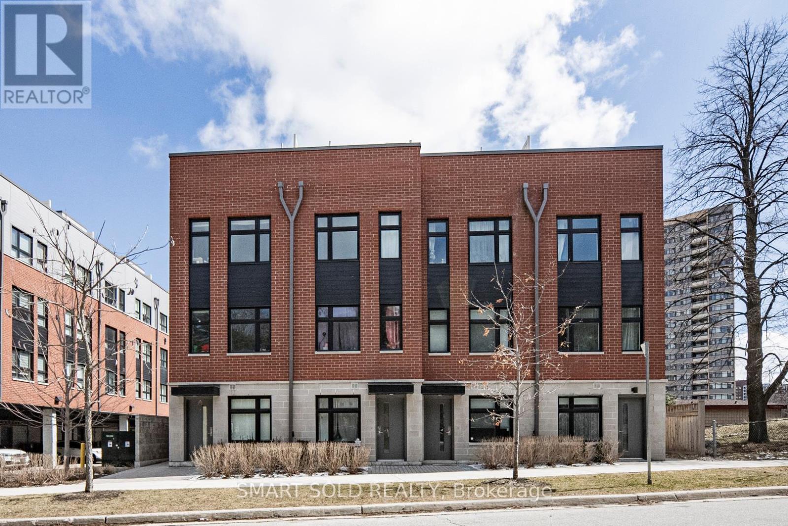 MLS® listing #30069064 for sale located at 132 - 20 ECHO POINT