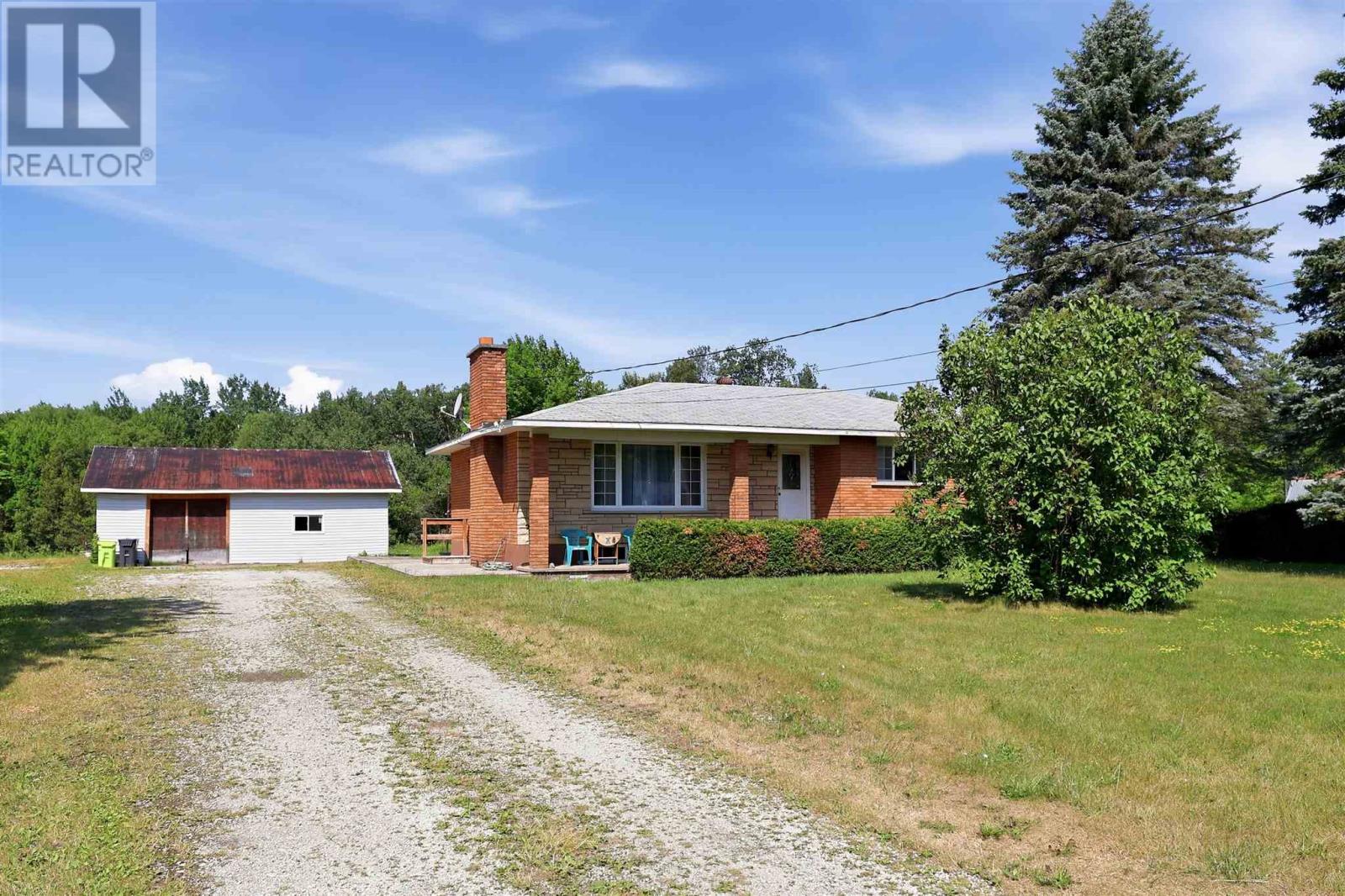 MLS® listing #30069505 for sale located at 305 Moss RD
