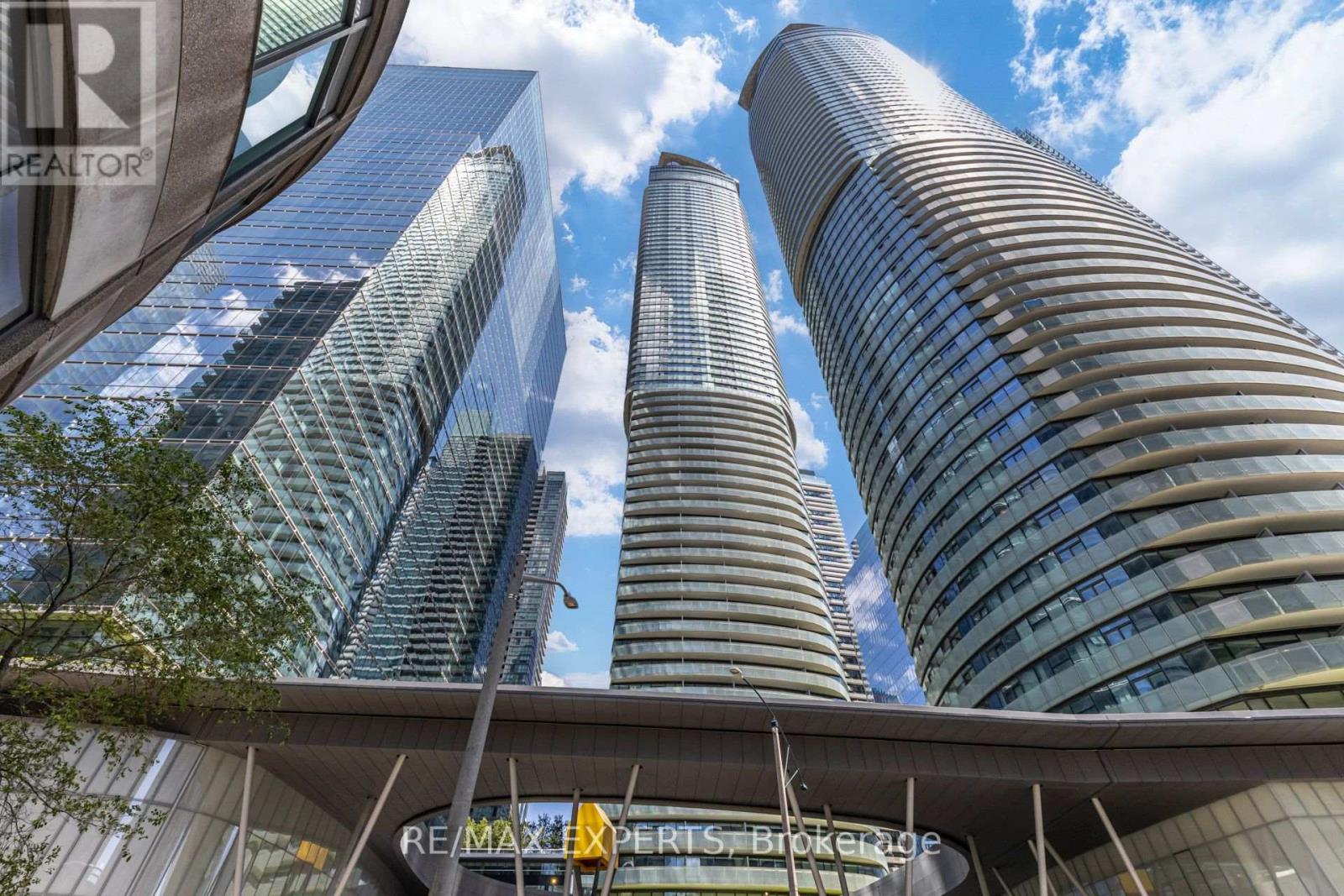 MLS® listing #30069738 for sale located at 1504 - 12 YORK STREET