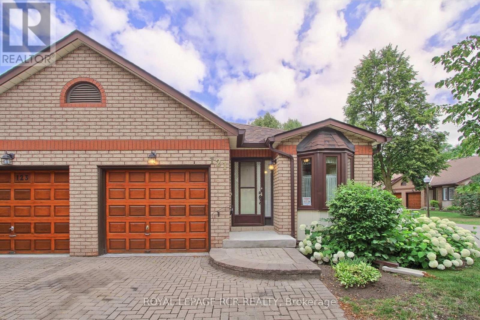 MLS® listing #30069827 for sale located at 16 - 121 GREEN BRIAR ROAD